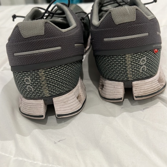 On Cloud mens running shoes 11.5 - Picture 3 of 7